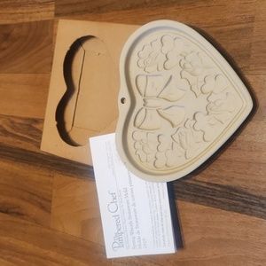 The Pampered Chef Spring Wreath Stoneware Heart Shaped Mold